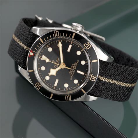 tudor black bay pro strap size.